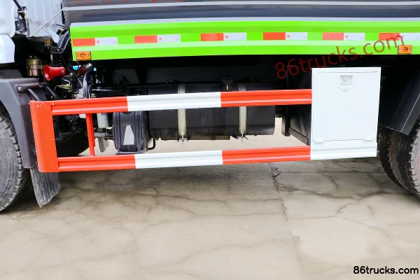 Dongfeng Teshang 160 hp 4X2(6 wheels) Water Sprinkler Truck (Chengliwei Brand) Chassis (3) | 86Trucks