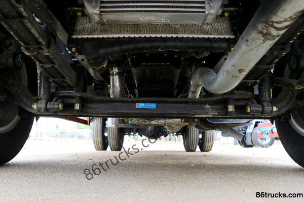 Dongfeng Furika F4 102hp 4X2(6 wheels) Water Sprinkler Truck (Chengliwei Brand) Chassis (3) | 86Trucks