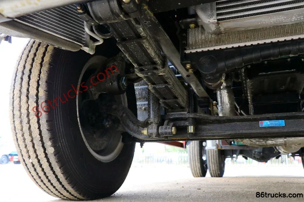 Dongfeng Furika F4 102hp 4X2(6 wheels) Water Sprinkler Truck (Chengliwei Brand) Chassis (1) | 86Trucks