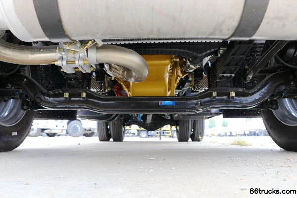 Dongfeng Duolika 117 ch 4X2(6 roues) camion citerne (Chusheng) Châssis (1) | 86Trucks