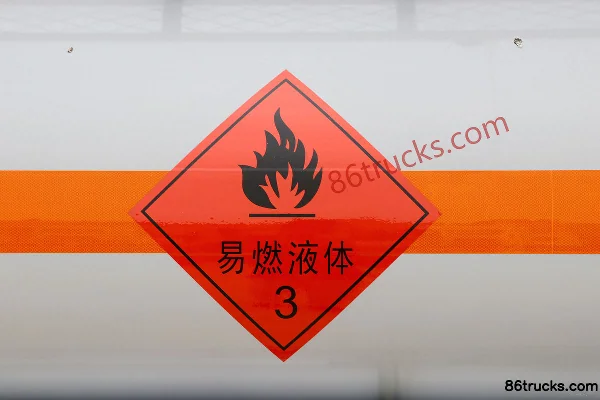 Dongfeng Duolika 117 ch 4X2(6 roues) camion citerne (Chusheng) Carrosserie (3) | 86Trucks