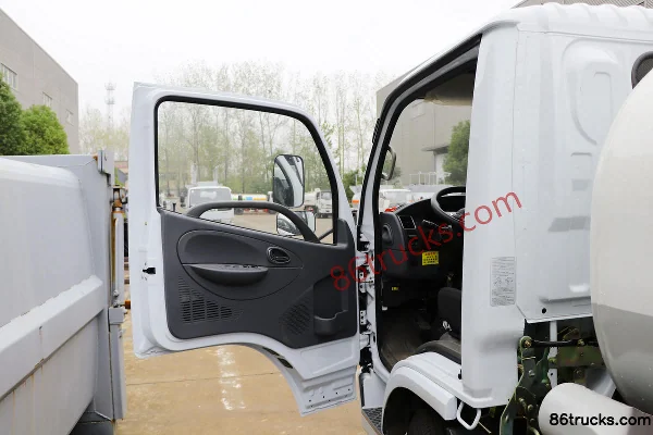 Dongfeng Duolika D6 Édition 20e anniversaire 140 ch 4X2(6 roues) camion citerne d'arrosage (marque Runzhixing) Cabine (1) | 86Trucks
