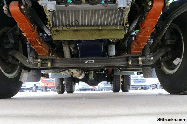 Yuejin Kaituo X500 140hp 4X2(6 wheels) Flatbed Truck Chassis (3) | 86Trucks