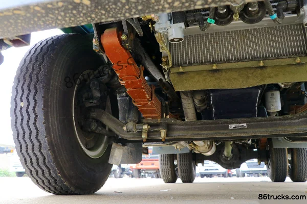 Yuejin Kaituo X500 140hp 4X2(6 wheels) Flatbed Truck Chassis (1) | 86Trucks