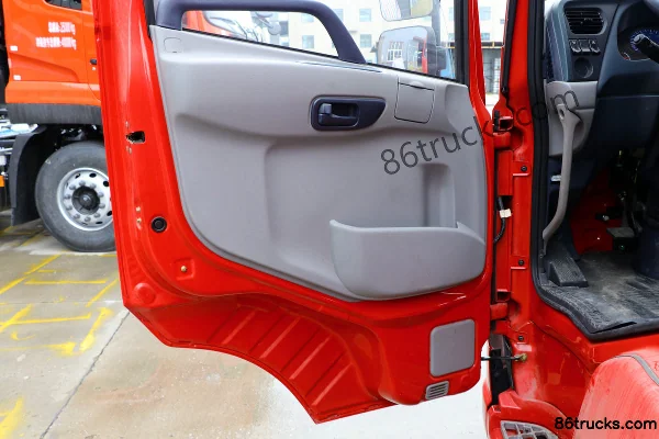 Dongfeng Commercial Vehicle Tianjin Medium Truck 160 hp 4X2(6 wheels) 6.75m Cage Cargo Truck Cab (3) | 86Trucks