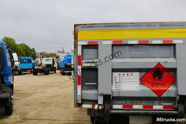 Yuejin Kaituo X300 110hp 4X2(6 wheels) 4.2m gas cylinder transport truck Body (2) | 86Trucks