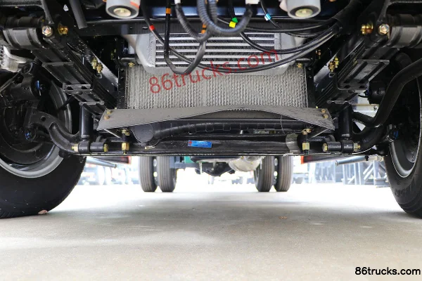 Dongfeng Duolika D6 Édition 20e anniversaire 140 ch 4X2(6 roues) camion citerne d'arrosage (marque Runzhixing) Châssis (1) | 86Trucks