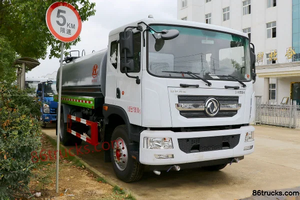 Dongfeng Duolika D9 210hp 4X2(6 wheels) green sprinkler truck (Shenhu brand) Exterior