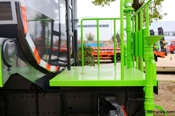 Dongfeng Duolika D9 210hp 4X2(6 wheels) green sprinkler truck (Shenhu brand) Body (3) | 86Trucks