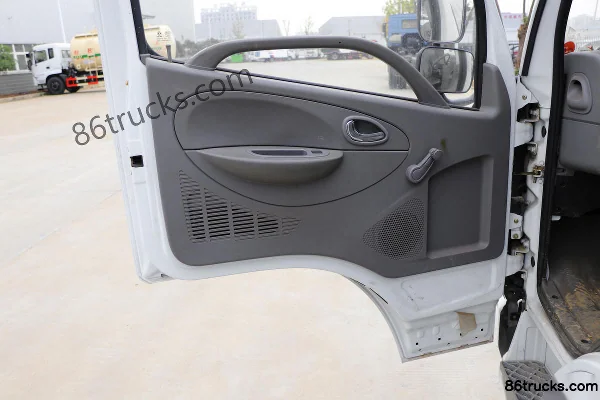 Dongfeng Duolika D6 102 ch 4X2(6 roues) camion balayeuse (marque Chusheng) Cabine (3) | 86Trucks