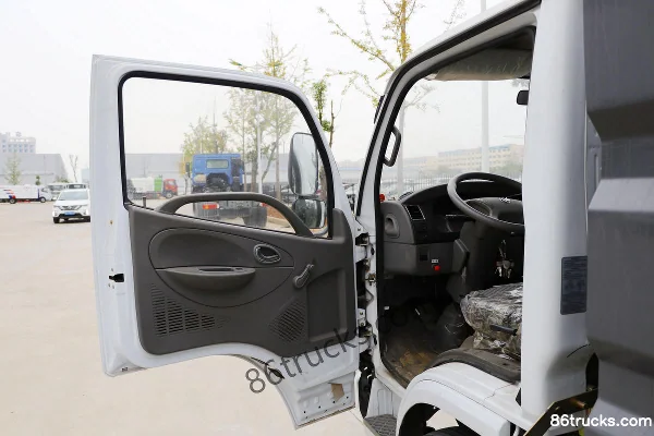 Dongfeng Duolika D6 102 ch 4X2(6 roues) camion balayeuse (marque Chusheng) Cabine (1) | 86Trucks