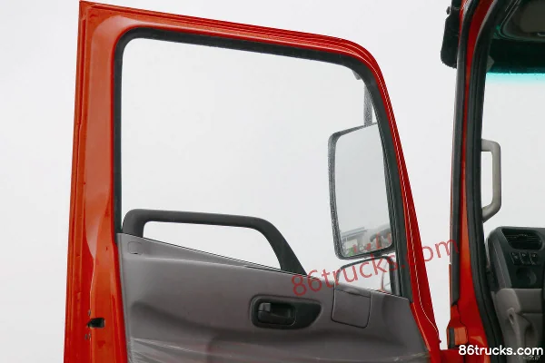 Dongfeng T7 Heavy Truck 350hp 4X2(6 wheels) tractor truck Cab (2) | 86Trucks