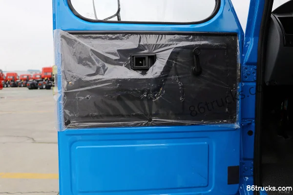 Dongfeng Teshang 115hp 4X2(6 wheels) 6.05m training truck (EQ5120XLHF7) Cab (3) | 86Trucks