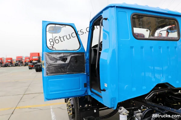 Dongfeng Teshang 115hp 4X2(6 wheels) 6.05m training truck (EQ5120XLHF7) Cab (1) | 86Trucks