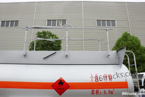 Dongfeng Duolika D6 20th Anniversary Edition 102hp 4X2(6 wheels) Flammable Liquid Tank Truck (Runzhixing Brand) Body (3) | 86Trucks