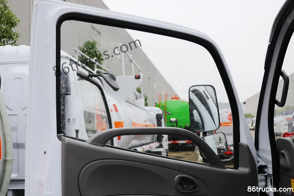 Dongfeng Duolika D6 20th Anniversary Edition 102hp 4X2(6 wheels) Flammable Liquid Tank Truck (Runzhixing Brand) Cab (2) | 86Trucks
