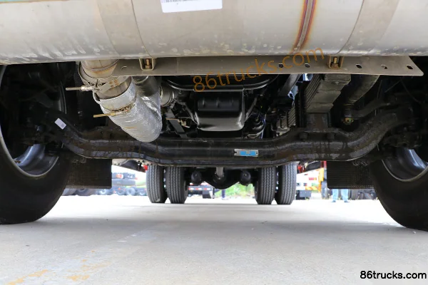 Dongfeng Commercial Vehicle Tianjin 190hp 4X2(6 wheels) oil transport truck (Chusheng brand) Chassis (1) | 86Trucks