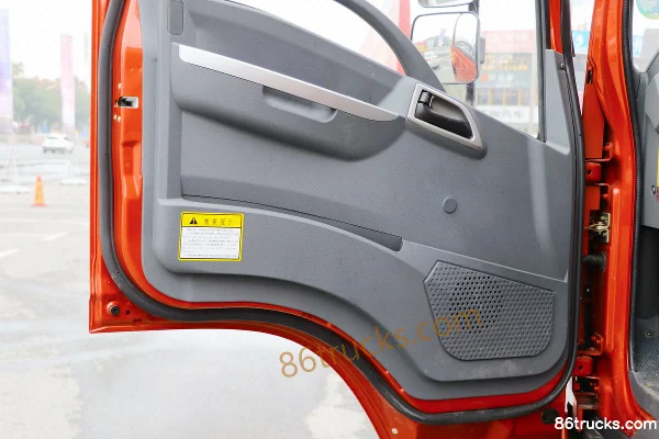 Dayun Yuntu 220 hp 4X2(6 wheels) Grapple Crane Truck Cab (3) | 86Trucks