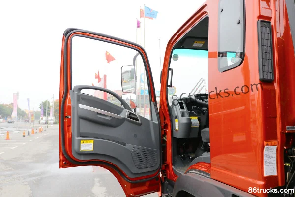 Dayun Yuntu 220 hp 4X2(6 wheels) Grapple Crane Truck Cab (1) | 86Trucks