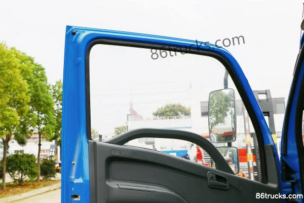 Yuejin Kaituo X500 125hp 4X2(6 wheels) Flatbed Truck Cab (2) | 86Trucks