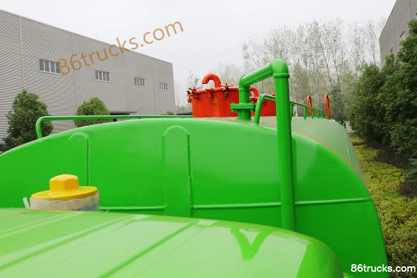 Sinotruk J5G 340 ch 8X4(12 roues) camion benne à boue (marque Runzhixing) Carrosserie (1) | 86Trucks