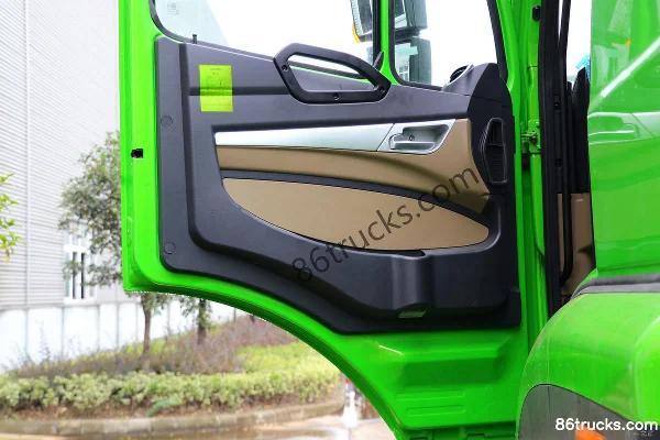 Sinotruk J5G 340 ch 8X4(12 roues) camion benne à boue (marque Runzhixing) Cabine (3) | 86Trucks