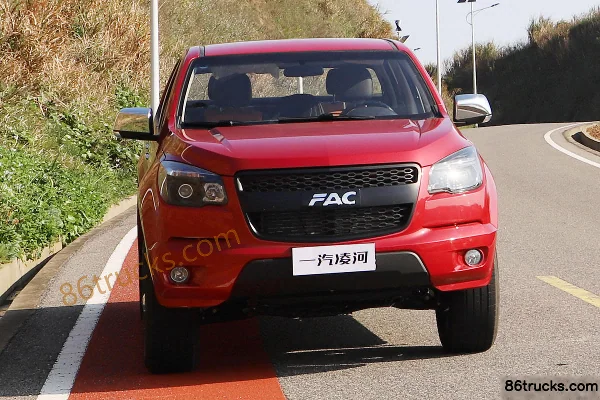 FAW Linghe Leishen 2019 Chuangxiang 2.5T diesel 129 ch 2WD short wheelbase double cab pickup Cabine (2) | 86Trucks
