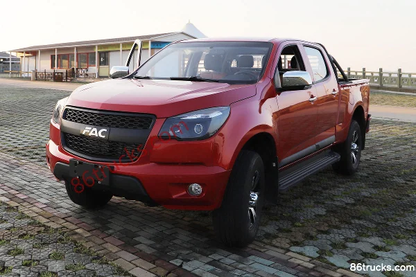 FAW Linghe Leishen 2019 Chuangxiang 2.5T diesel 129 ch 2WD short wheelbase double cab pickup Cabine (3) | 86Trucks