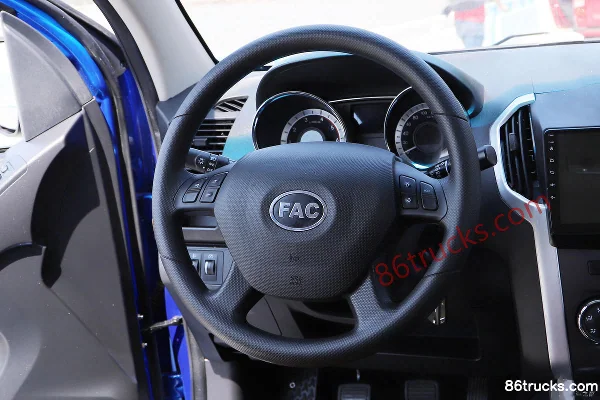 FAW Linghe Leishen 2019 Luxury 2.5T Diesel 129 hp 4x2(6 wheels) Short Wheelbase Double Row Pickup Cab (4) | 86Trucks