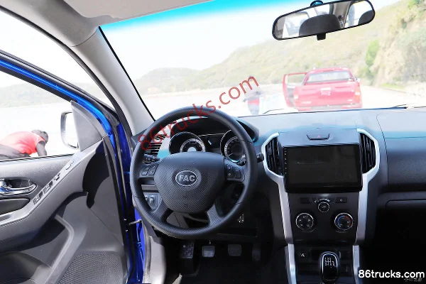 FAW Linghe Leishen 2019 Luxury 2.5T Diesel 129 hp 4x2(6 wheels) Short Wheelbase Double Row Pickup Cab (2) | 86Trucks
