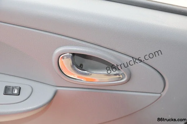 Dongfeng Duolika D6 115hp 4X2(6 wheels) 3.8m half-cab flatbed light truck (2) | 86Trucks