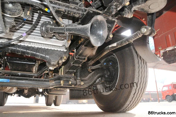 Dongfeng Duolika D6 115hp 4X2(6 wheels) 3.8m half-cab flatbed light truck Chassis (2) | 86Trucks