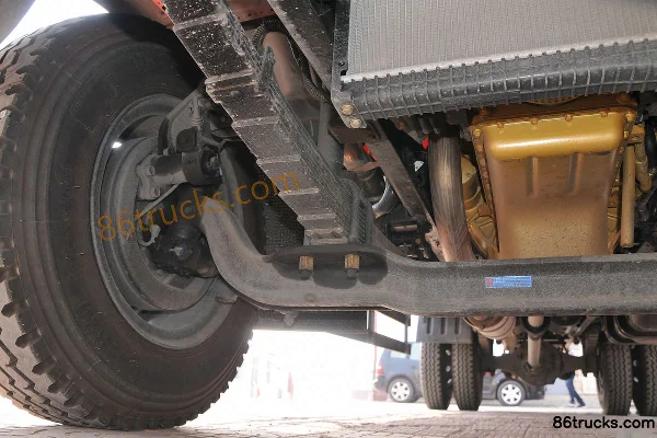 Dongfeng Duolika D8 160 hp 4X2(6 wheels) 6.2m Cab Chassis Flatbed Cargo Truck (2) | 86Trucks