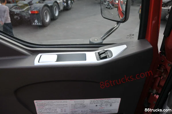Dongfeng Liuqi New Chenglong M3 200 hp 4X2(6 wheels) 6.2 m Stake Truck Cab (3) | 86Trucks