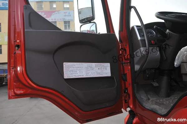Dongfeng Liuqi New Chenglong M3 200 hp 4X2(6 wheels) 6.2 m Stake Truck Cab (2) | 86Trucks
