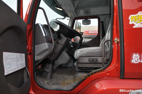 Dongfeng Liuqi New Chenglong M3 200 hp 4X2(6 wheels) 6.2 m Stake Truck Cab (1) | 86Trucks