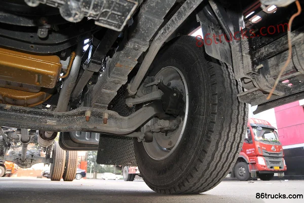 Dongfeng Liuqi New Chenglong M3 200 hp 4X2(6 wheels) 6.2 m Stake Truck Chassis (3) | 86Trucks
