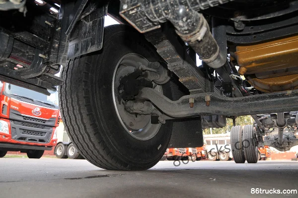 Dongfeng Liuqi New Chenglong M3 200 hp 4X2(6 wheels) 6.2 m Stake Truck Chassis (2) | 86Trucks
