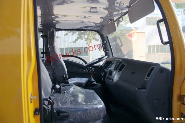 Dongfeng T5 140 hp 4X2(6 wheels) 8-ton Four-Section Boom Crane (Senyuan Brand) Cab (2) | 86Trucks