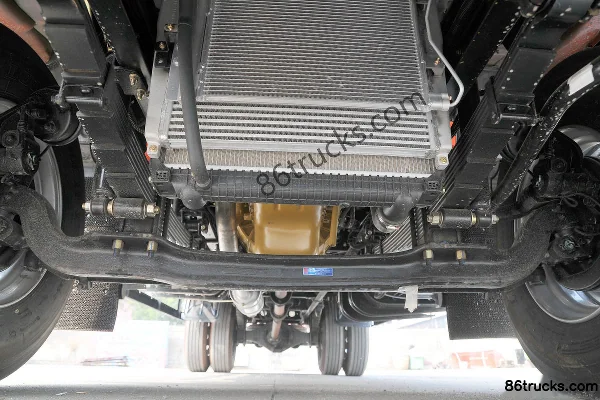 Dongfeng Duolika D9 170 ch 4X2(6 roues) 6,2 m plateau porteur (8 vitesses) Châssis (2) | 86Trucks