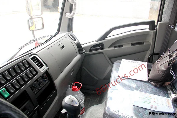 Dongfeng T5 160 hp 4X2(6 wheels) 10-ton Five-Section Boom Crane (Senyuan Brand) Cab (2) | 86Trucks