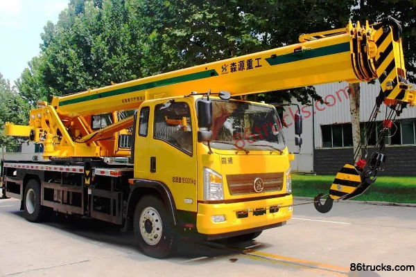 Senyuan Heavy Industry 170hp 4X2(6 wheels) 12-ton Four-Section Boom Crane Exterior