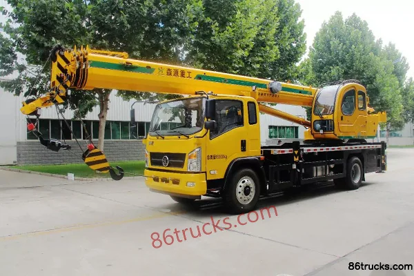 Senyuan Heavy Industry 170hp 4X2(6 wheels) 12-ton Four-Section Boom Crane Exterior (3) | 86Trucks