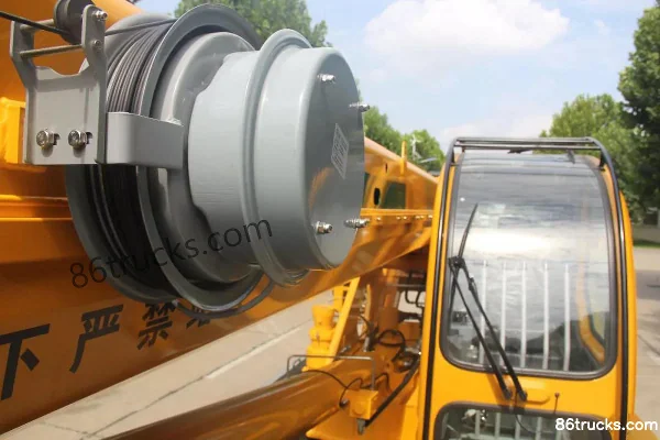 Senyuan Heavy Industry 170hp 4X2(6 wheels) 12-ton Four-Section Boom Crane Chassis (1) | 86Trucks