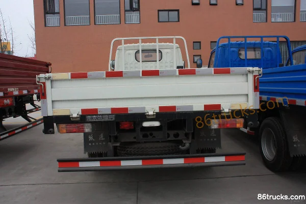 Yuejin Shangjun X100-28 88 ch 4X2(6 roues) camion plateau léger à cabine simple 3,65 m Châssis (1) | 86Trucks