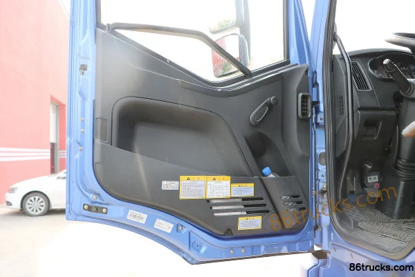 FAW Jiefang J6L Medium Truck Composite Type 180hp 4X2(6 wheels) 7.7m Van Cargo Truck Cab (2) | 86Trucks