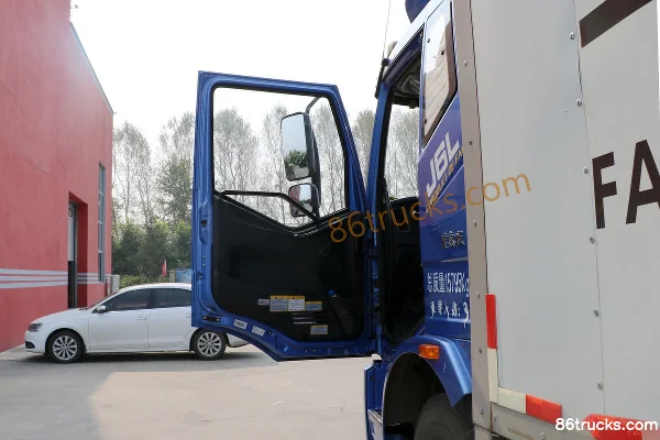FAW Jiefang J6L Medium Truck Composite Type 180hp 4X2(6 wheels) 7.7m Van Cargo Truck Cab (1) | 86Trucks