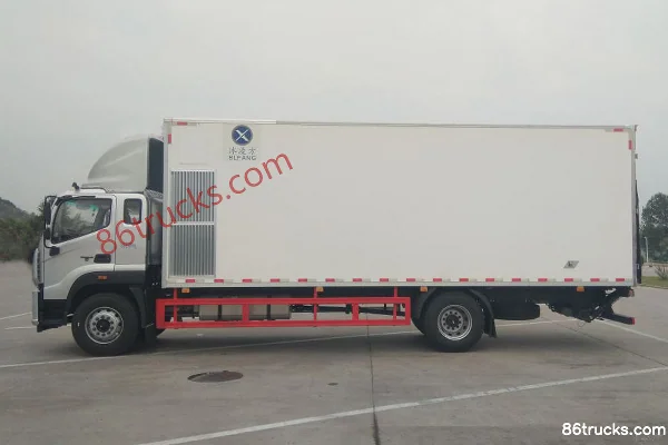 Foton Auman R Series 220hp 4X2(6 wheels) 7.6m Chick Transport Truck (Binglingfang Brand) Exterior (3) | 86Trucks