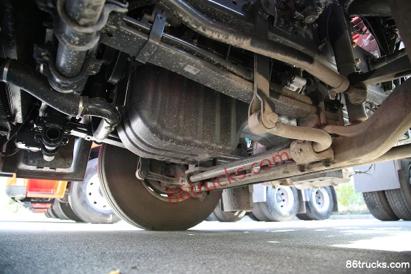 SAIC Hongyan GenlyonC6 camion lourd 440 ch 6X4(10 roues) tracteur routier LNG (China VI) Châssis (2) | 86Trucks
