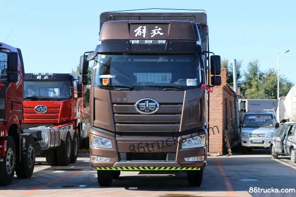 FAW Jiefang New J6P Heavy Truck 2020 Model Leading Edition 460 hp 8X4(12 wheels) 9.4m Stake Truck Exterior (2) | 86Trucks